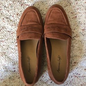 American Eagle tan loafer